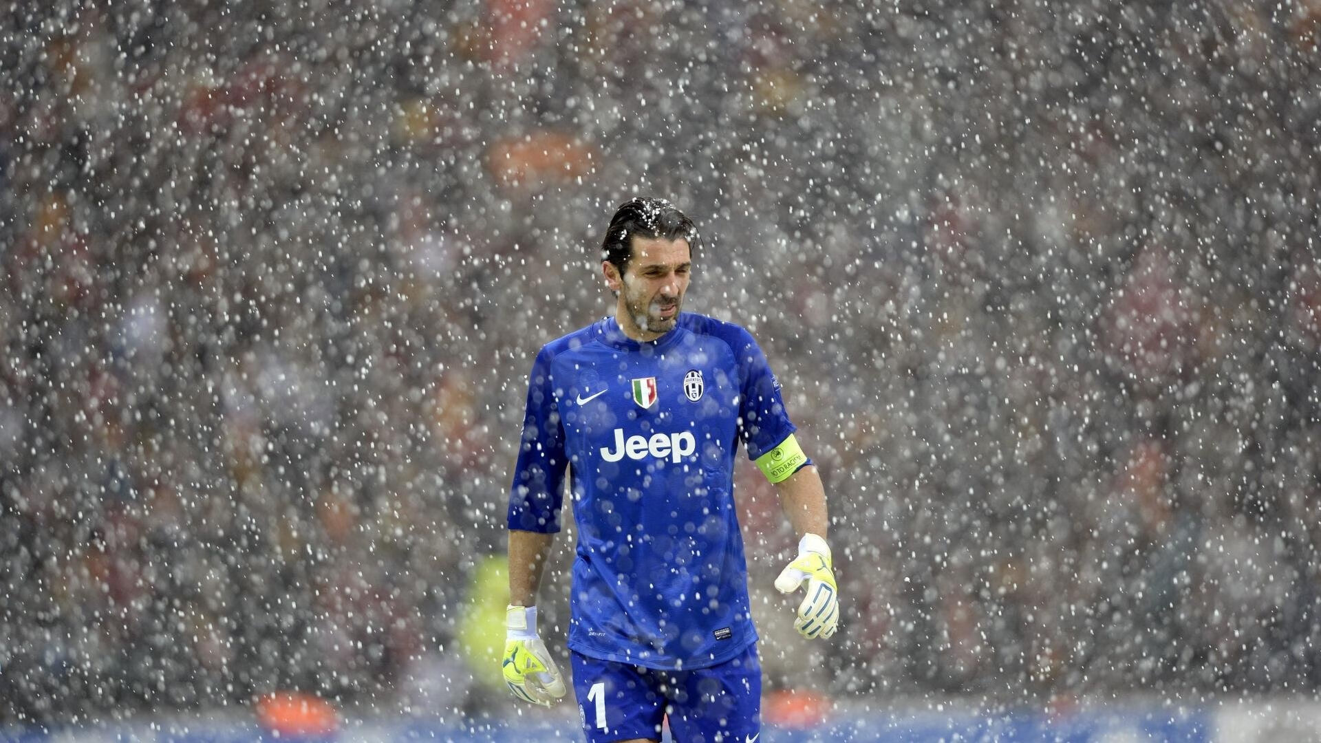 电竞职业选手训练与比赛中的技术动作优化方法，电竞职业选手怎么锻炼手速的